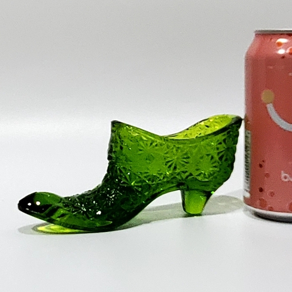 Vntg Green Daisy and Button Art Glass Slipper by Smith Glass w/ Original Label - Picture 2 of 14